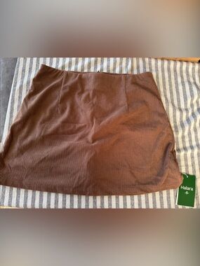 HALARA Ribbed Mini Skirt in Warm Brown
